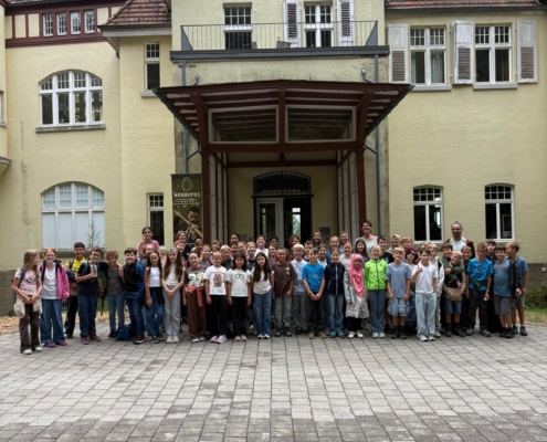 Ankunft der 5a und 5b am Lernort Schloss Monrepos.