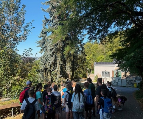 Die 6. Klassen genießen den Tag im Zoo Neuwied